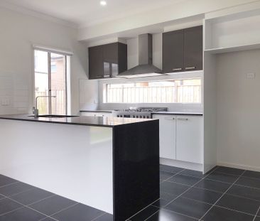 Convenient & Spacious Family Home - Photo 3