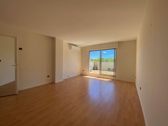 Location Appartement 3 pièces 61m² MARSEILLE 8ème - Photo 1