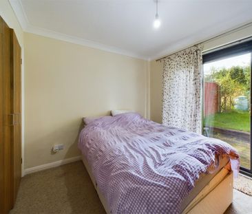 Capsey Road, Ifield West - Photo 2