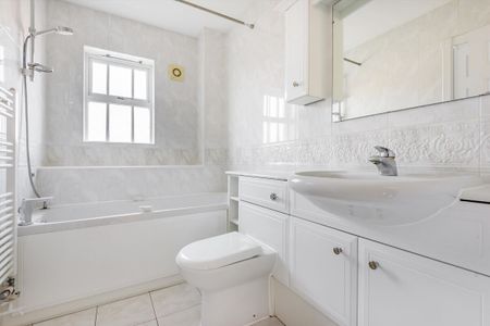 A 5 bedroom detached home to rent in St Ann's Park, Virginia Water. - Photo 5