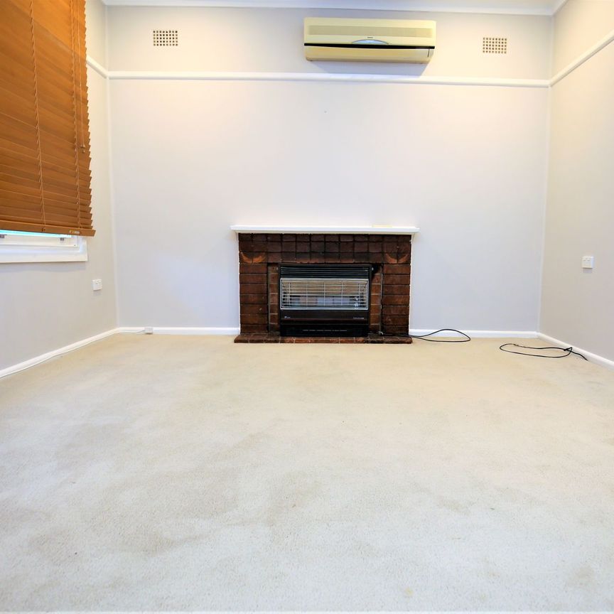 COSY THREE BEDROOM HOME! - Photo 1