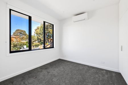 STUNNING BRAND NEW TWO BED TOWNHOUSES WITH CITY VIEWS! - Photo 4