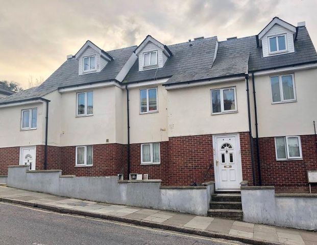 Sandy Hill Road, London SE18 - Photo 1