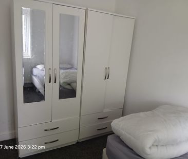 Room in a Shared House, Warren Road, LU1 - Photo 2