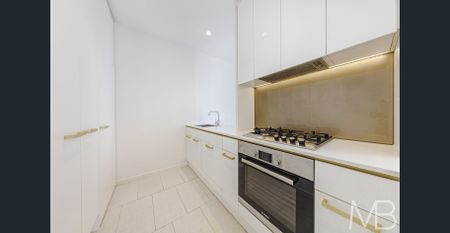 BRIGHT EXECUTIVE APARTMENT IN PRIME RIVERSIDE LOCATION - Photo 2