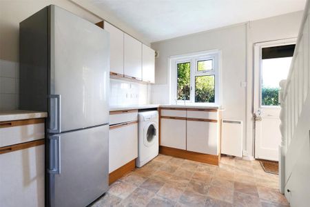 2 bedroom end of terrace house to rent - Photo 4