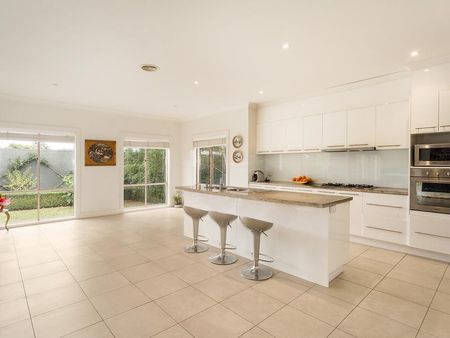 38 Clifton Road, Hawthorn East VIC 3123 - House For Rent | Domain - Photo 3