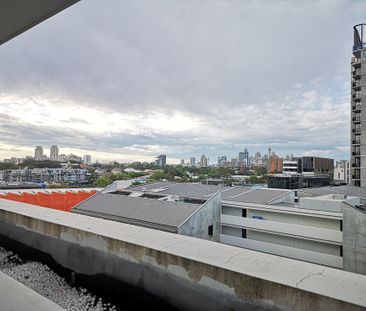 Spacious 2 bedroom apartment with City Views in Emerald Park - Photo 3