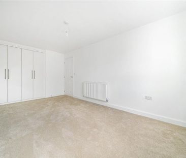 4 bedroom detached house to rent - Photo 3