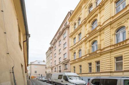 Pronájem krásného zrekonstruovaného bytu 2+kk v Betlémské ulici v centru Prahy! - Photo 2