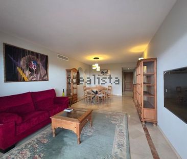 Alquiler de piso en Calle Trajano - Photo 3