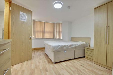 Sandringham Apartments, Osborne Road, Southsea, PO5 - Photo 2