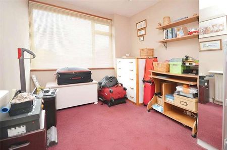 Dunster Crescent, Hornchurch, Essex, RM11 - Photo 5