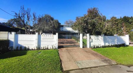 Double Grammar Zone large 5 bedroom Home - Photo 3