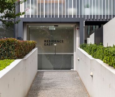 Luxurious Ground Floor Residence - Photo 6