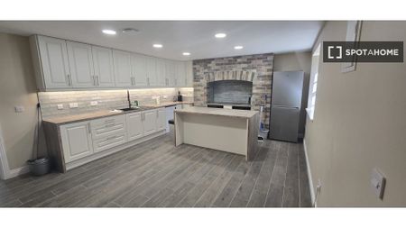 Room in shared apartment for rent in Inns Quay, Dublin - Photo 5