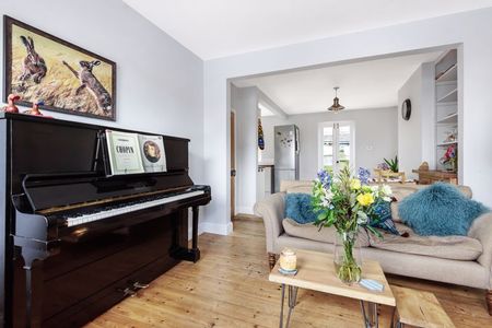 Hare Lane, Farncombe - 3 bedrooms Property for lettings - Seymours - Photo 5