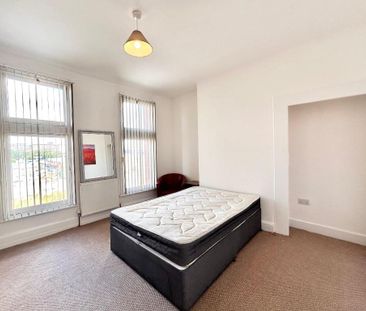 3 bedroom flat to rent - Photo 2