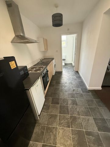 1 bed Apartment - To Let - Photo 4