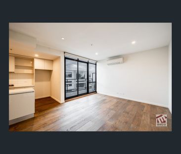 YEAR ROUND COMFORT IN CENTRAL LOCATION! - Photo 1