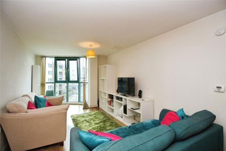 1 bedroom flat to rent - Photo 2