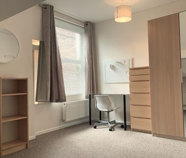 6 Bed Semi-Detached House, Trinity Avenue, NG7 - Photo 5