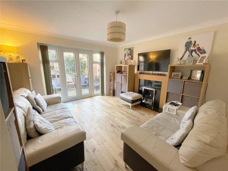 4 bedroom detached house to rent - Photo 4