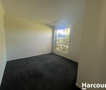 MANOR LAKES FAMILY HOME - Photo 4