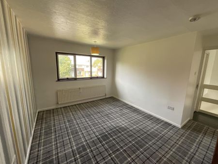 4 bedroom semi-detached house to rent - Photo 4