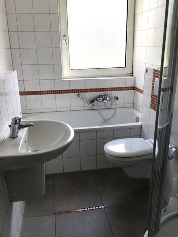 Charmante, bezugsfertige 3-Zimmer Wohnung mit Balkon im Erdgeschoss! - Photo 3