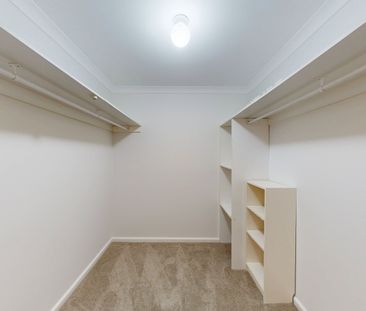 Your Royal Parade Townhouse Awaits – Fresh, Bright & Beautiful - Photo 4