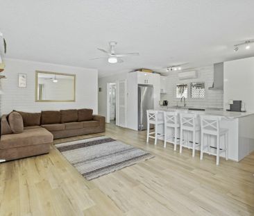 Coastal Living Just Moments from Burleigh Beach - Photo 3