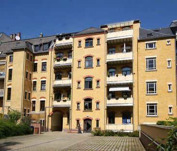 ++ Charmante Altbauwohnung mit Balkon und Stellplatz ++ - Foto 1