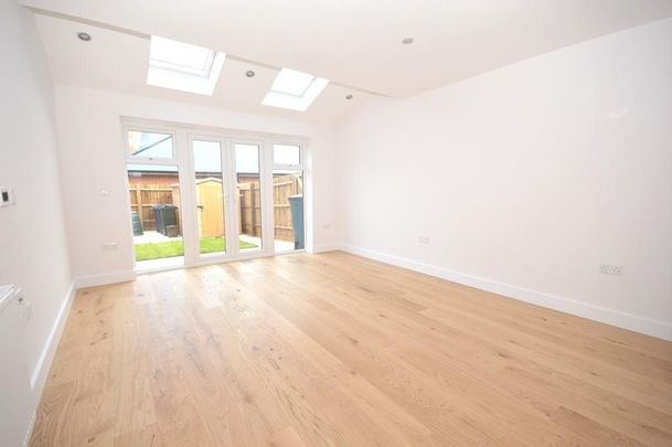 4 bedroom terraced house to rent - Photo 1