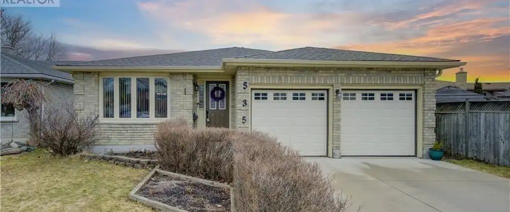 UPPER - 535 APPLEDALE CRESCENT — 3 Bedroom - Photo 1