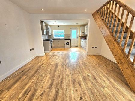 2 bedroom terraced house to rent - Photo 2