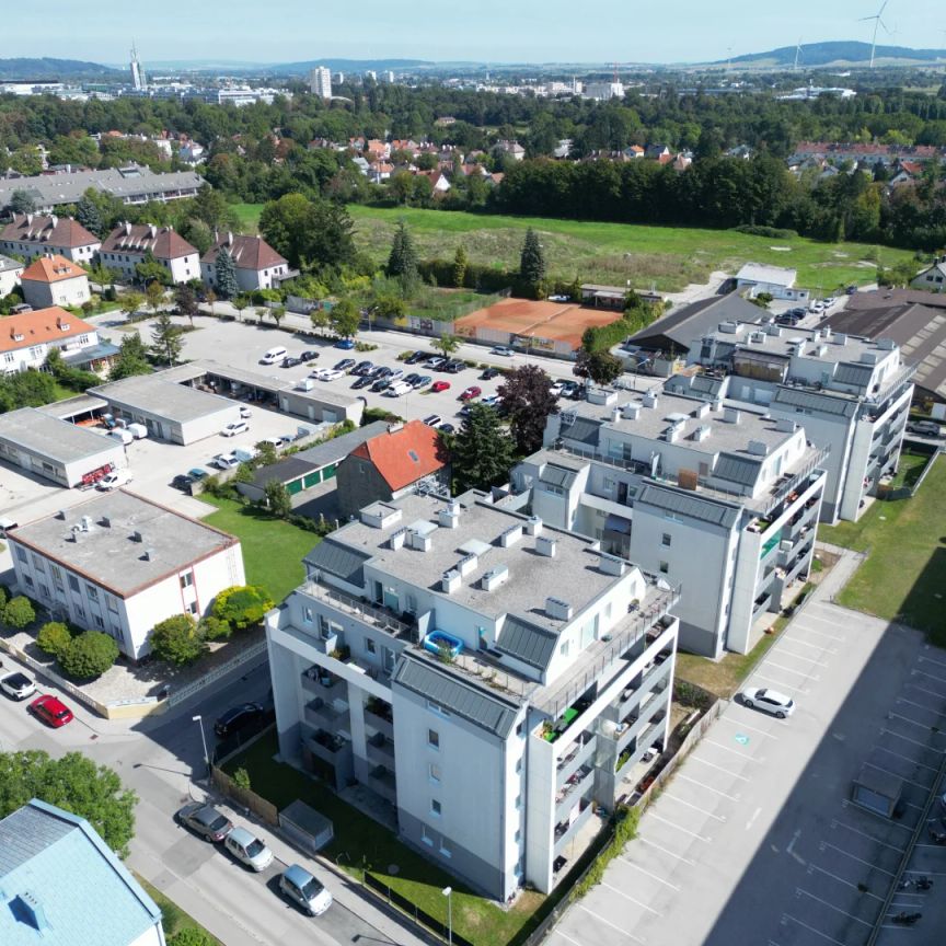 Wundervolle Dachgeschosswohnung mit großer Dachterrasse - Photo 1