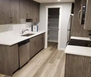 All utilities and wifi included - Legalized basement with a separat... - Photo 1