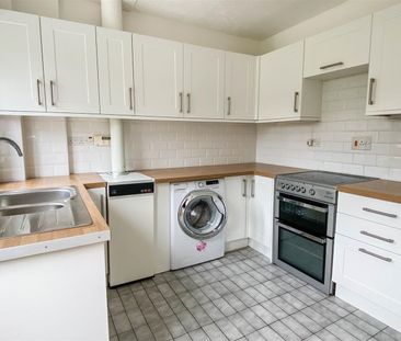 Park Street, Charlton, SN16 - Photo 2