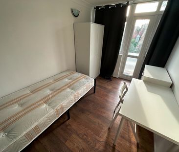 Room in a Shared House, Roxeth Hill, HA2 - Photo 4
