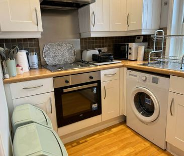 Room 3: Flat 4, 30 Stoke Road, Guildford, GU1 4HR - Photo 5