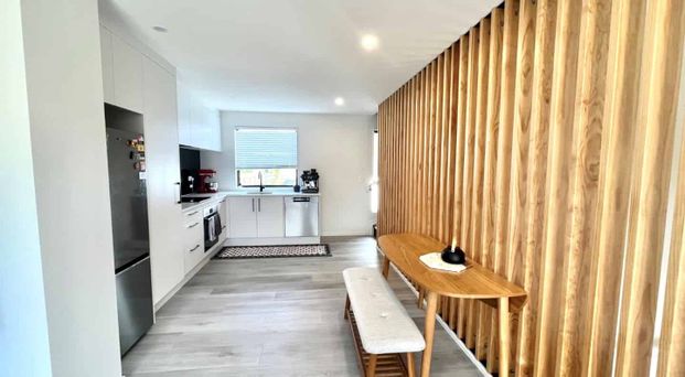 3 bedrooms, 3 floors in Henderson! - Photo 1