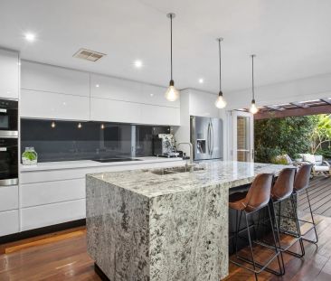 The Complete Package – Immaculate Modern Townhouse - Photo 3