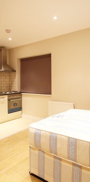 Lampton Road, Hounslow, TW3, Middlesex - Photo 1