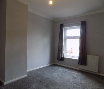 2 bedroom end of terrace house to rent - Photo 3