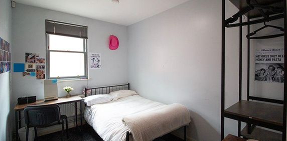 4 bedroom flat to rent - Photo 2