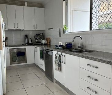 Fully Air-coned 4 Bedroom Townhouse, Ideal for Families or Professi... - Photo 5