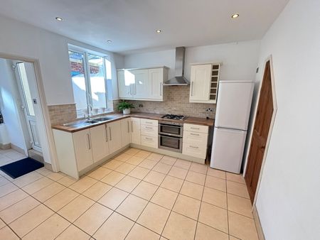 2 bedroom terraced house to rent - Photo 3