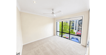 Modern 3 Bedroom Townhouse in the Heart of Pimpama - Photo 2