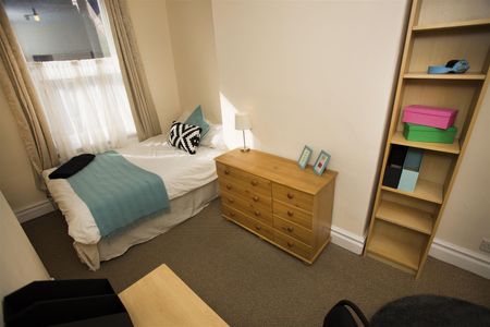 Winston Gardens, Headingley, LS6 3LA, Leeds - Photo 3